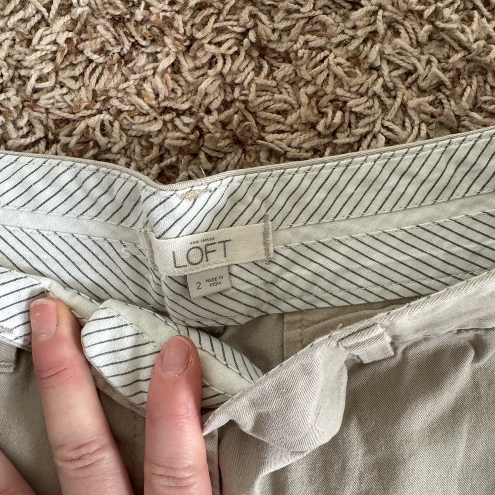 Loft khaki shorts Sz 2 - Picture 2 of 3